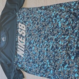 Nike Kids Skateboarding Dri-FIT Dr-Fit T-Shirt - Sixe 10-12